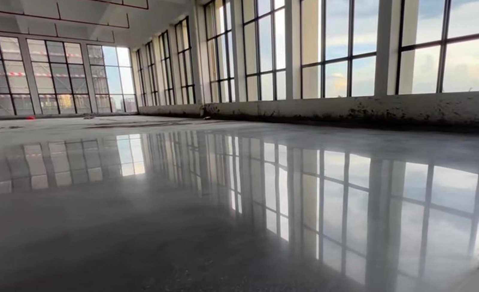 2 Hidden Issues Why Your Floor Coating Fails to Achieve a Flawless Mirror-Like Finish