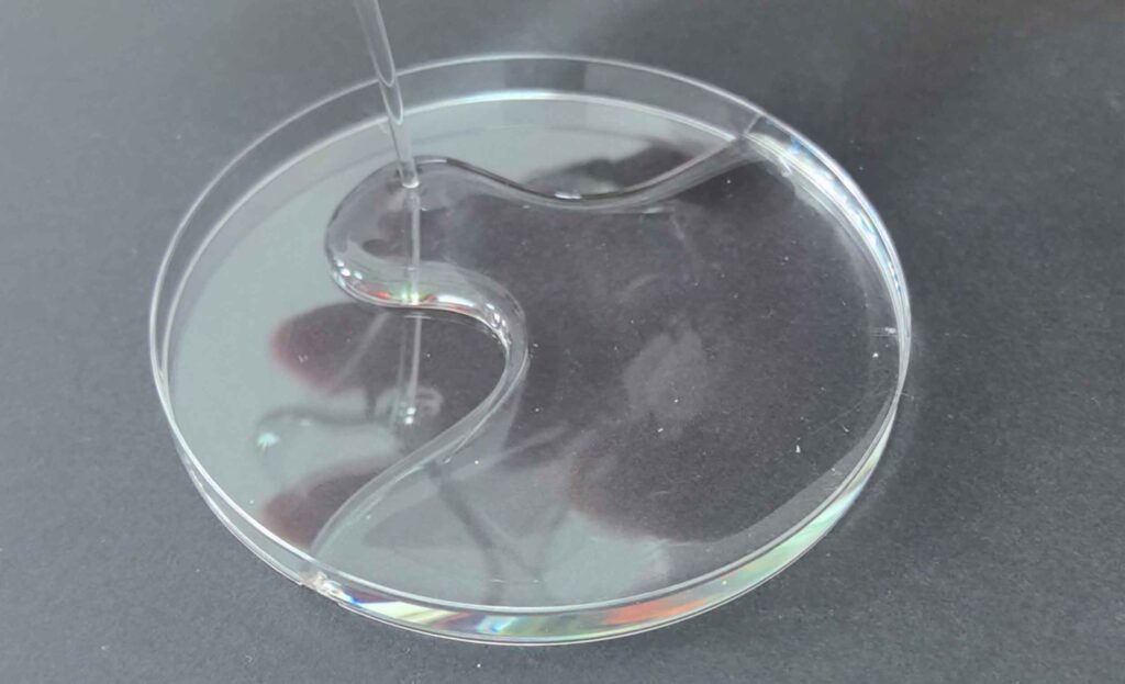 Sodium silicate solidify process showing liquid water glass transforming into solid gel after CO2 exposure or chemical reaction