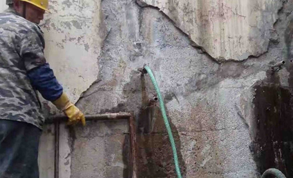 Sodium silicate waterproofing mechanism diagram showing concrete pore filling CSH formation and blocked water penetration path