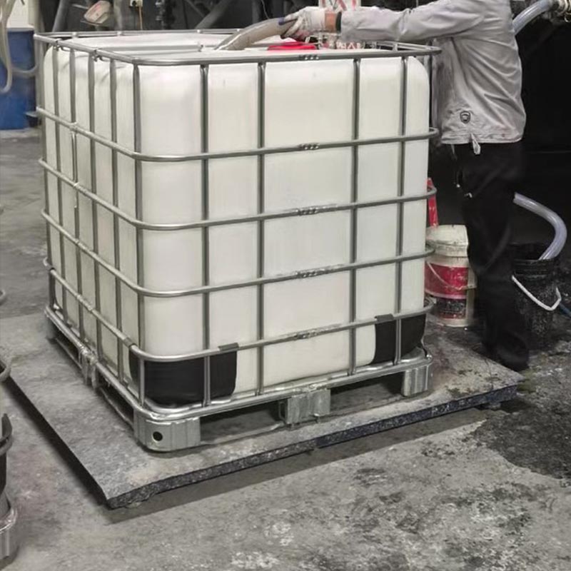High modulus liquid sodium silicate in ICB packaging with 1000L IBC tanks showing product labels and steel cage construction
