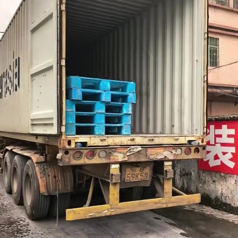 Lithium silicate shipment with IBC totes and drums being loaded into shipping containers for export delivery