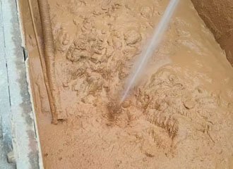 Sodium silicate ceramic deflocculant added to clay slip showing fluid casting slurry with improved rheological properties