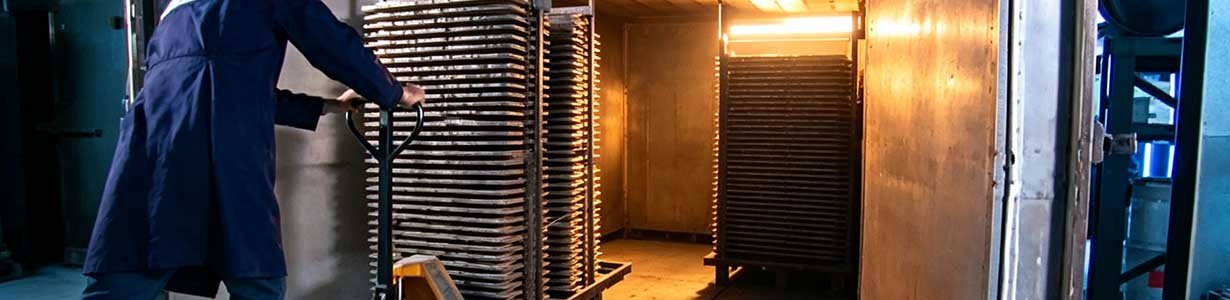Potassium silicate welding applications showing arc stabilization slag behavior and electrode coating for AC DC welding