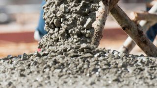 Sodium silicate as concrete cement accelerator comparison showing faster set time and early strength gain in concrete mix with added sodium silicate